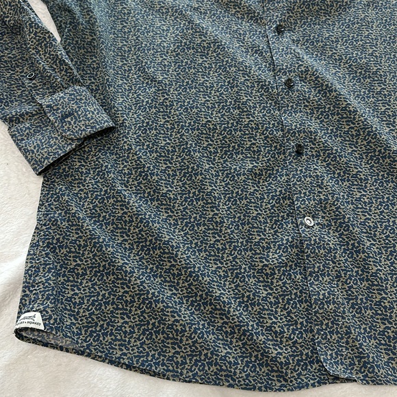 👔Crosby & Howard Button Up - Picture 3 of 8